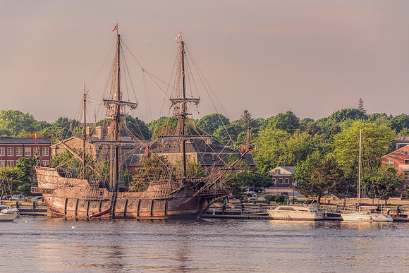 El Galeon in Newburyport Harbor